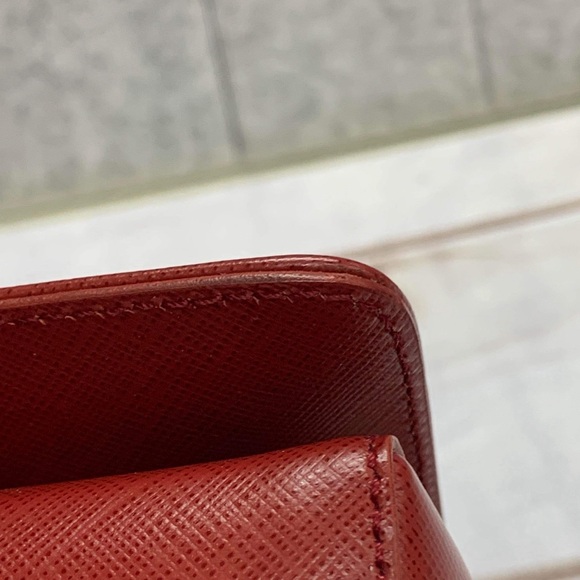 Salvatore Ferragamo Vara Bow Saffiano Leather 2 way bag with Gold tone hardware. - Picture 15 of 16